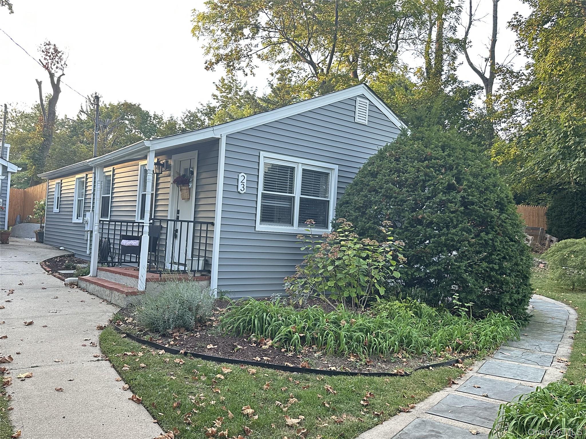 23 West Drive B Property Photo 2