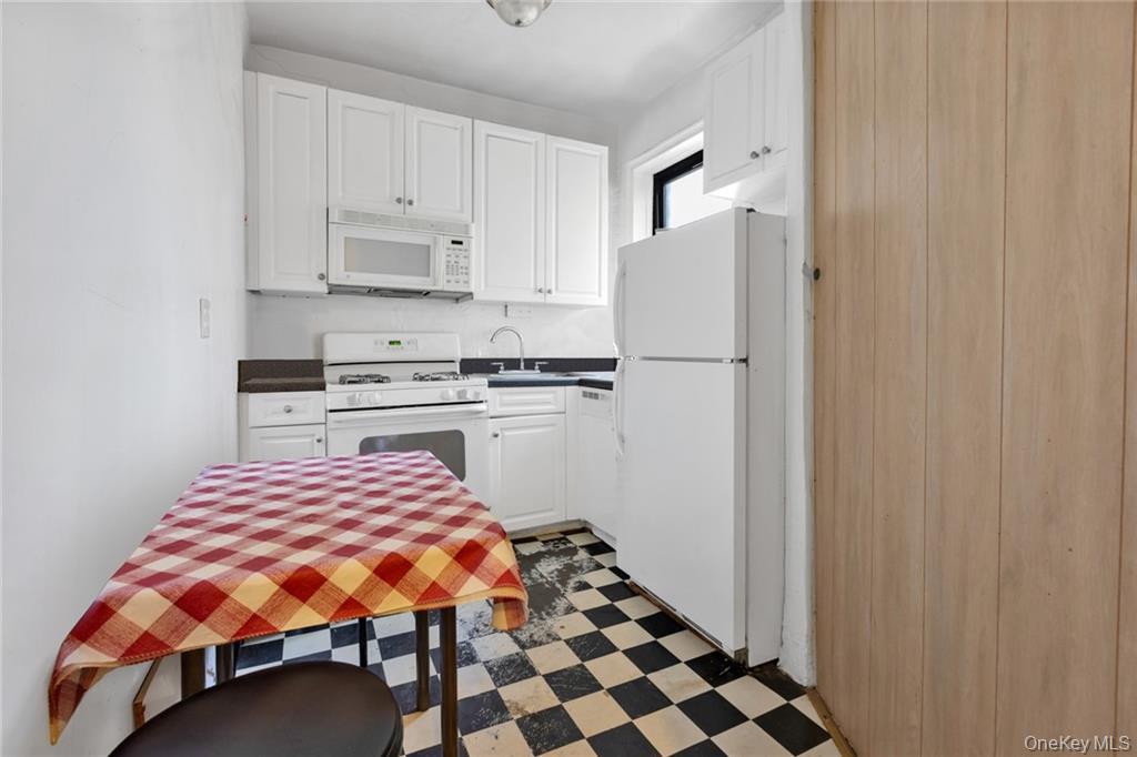 3111 Brighton 1st Place 6i Property Photo 7