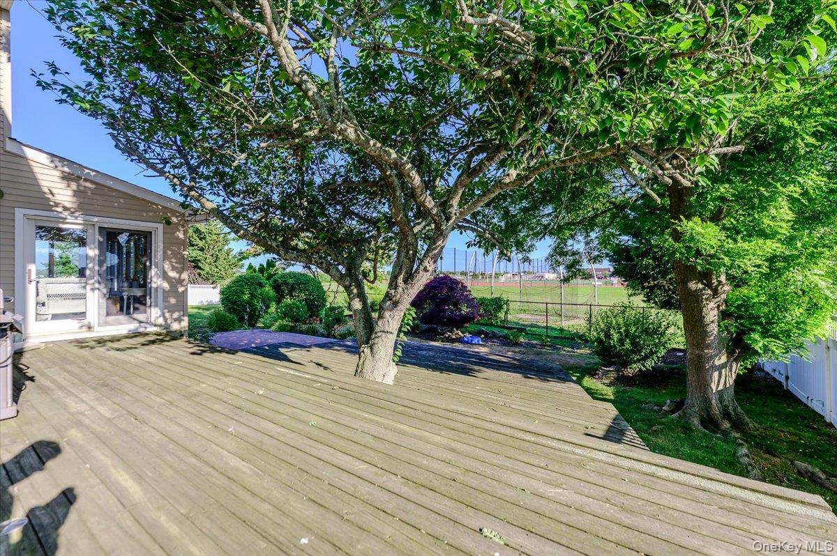 330 Harbor Drive Property Photo 3