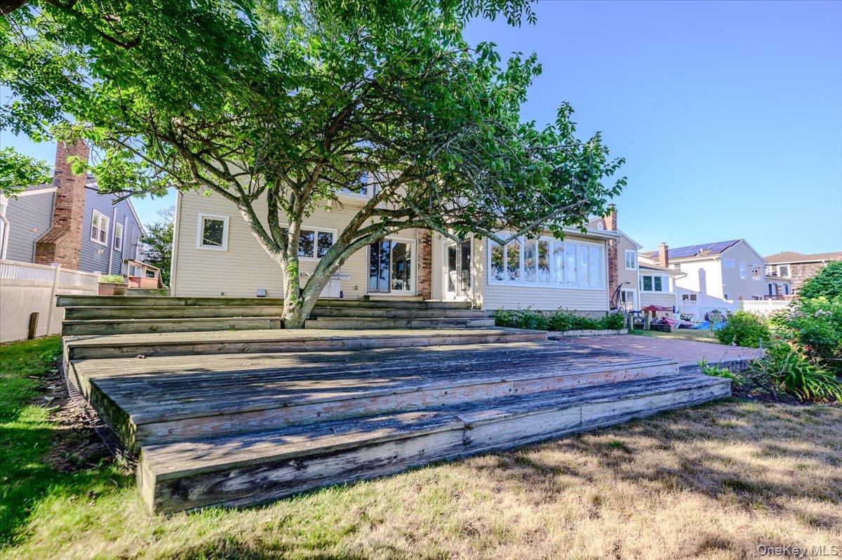 330 Harbor Drive Property Photo 6