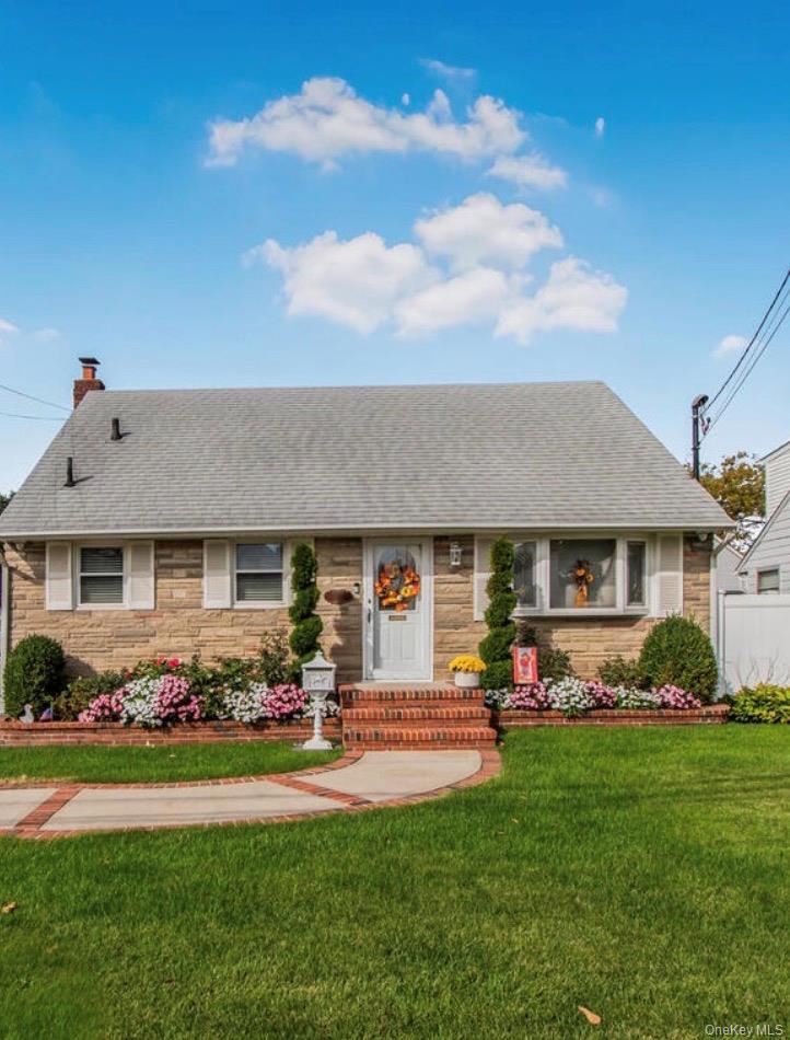 82 Gates Avenue Property Photo 1