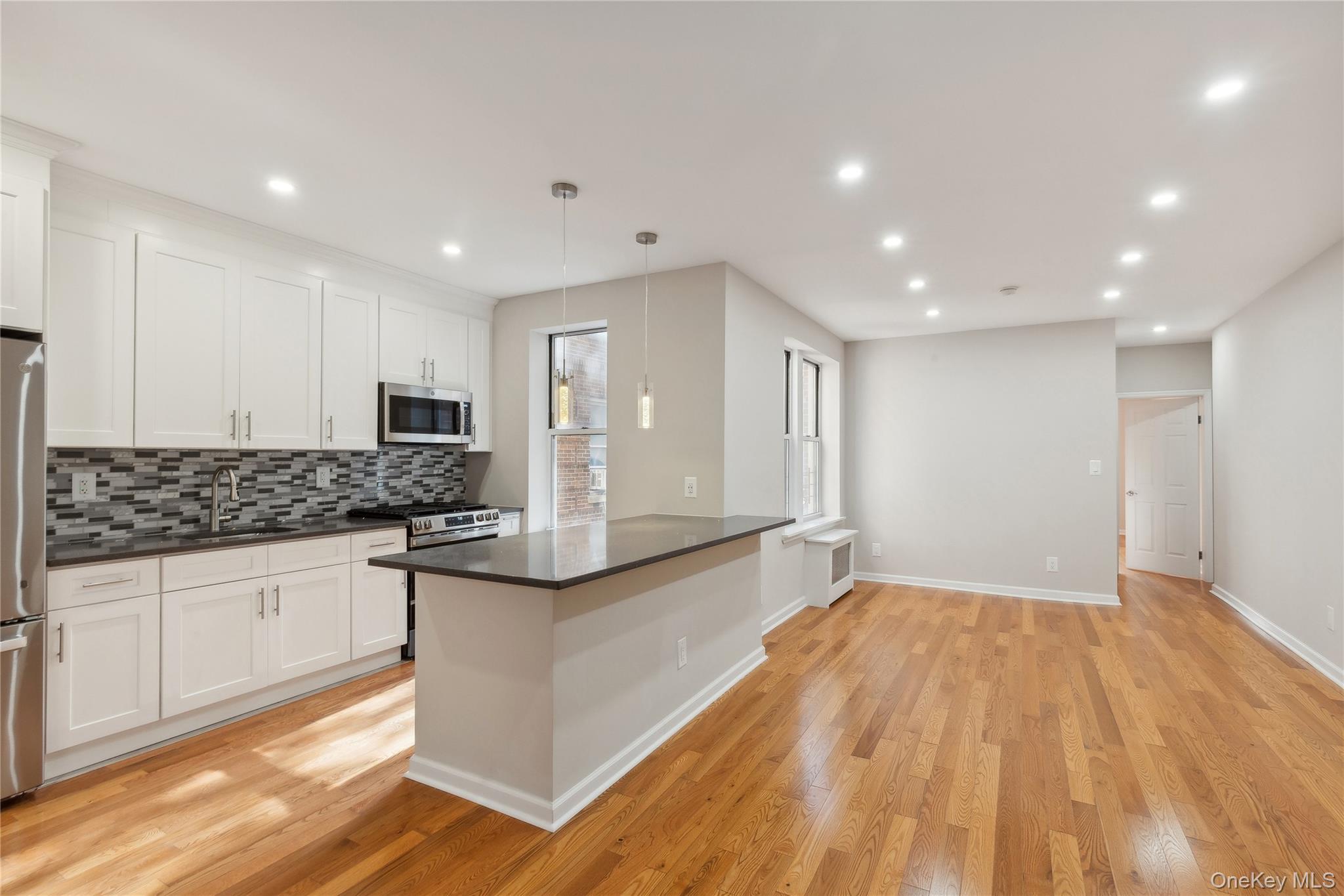 34-59 89th Street 6e Property Photo 4
