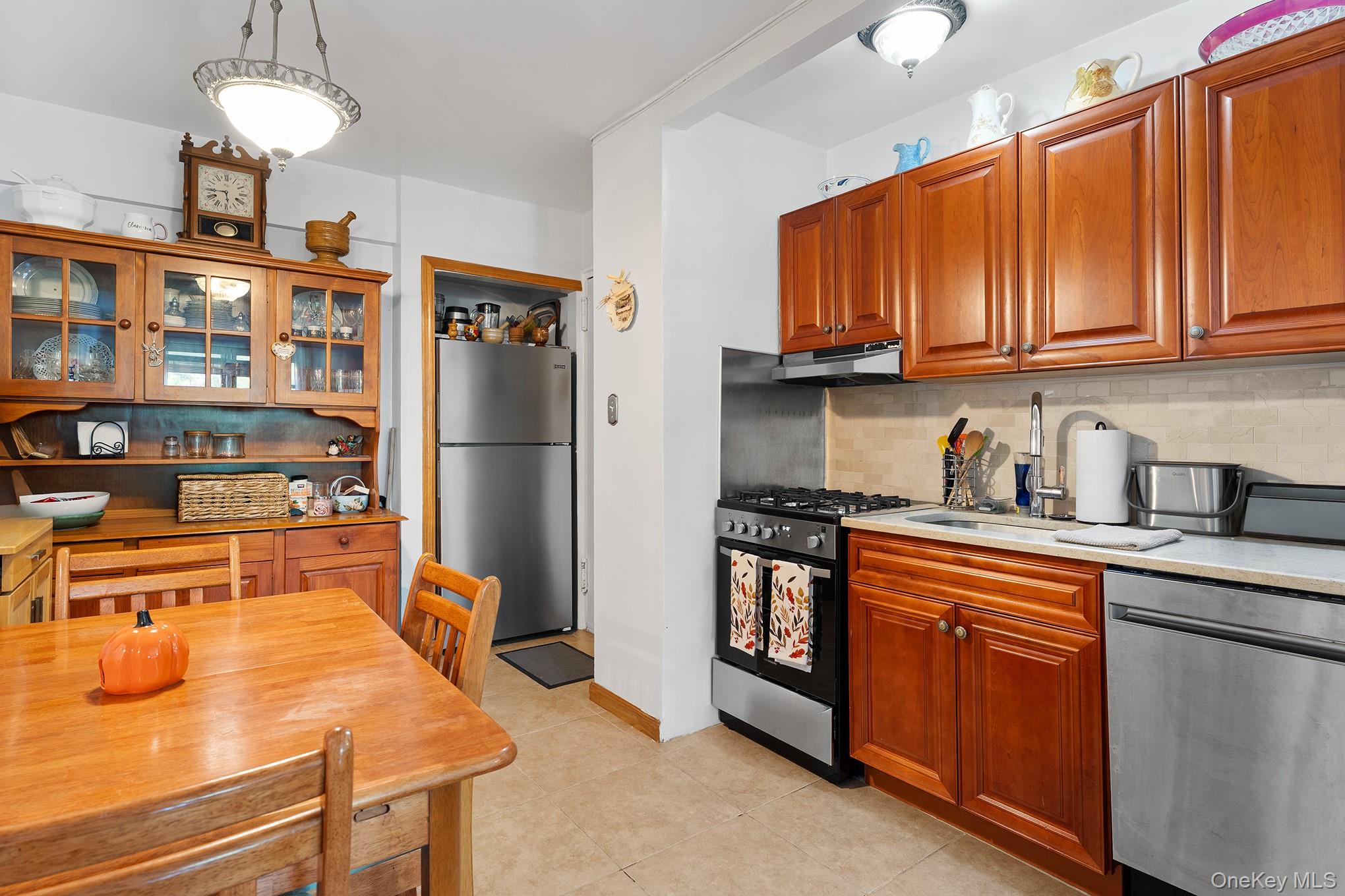 9040 Fort Hamilton Parkway 3 Property Photo 5