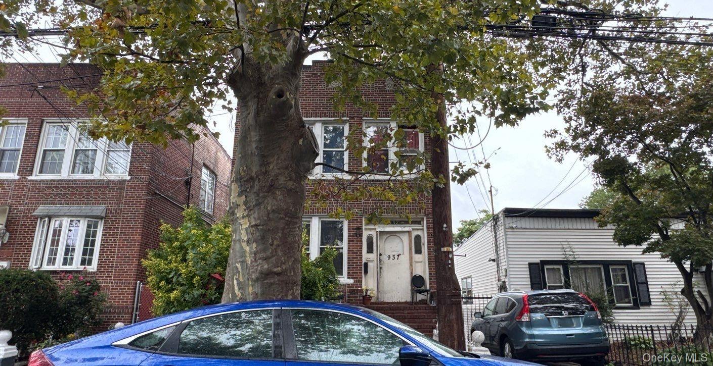 937 E 95th Street Property Photo 2