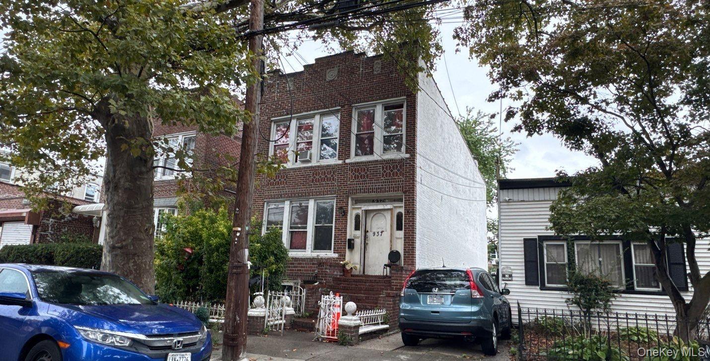 937 E 95th Street Property Photo 3