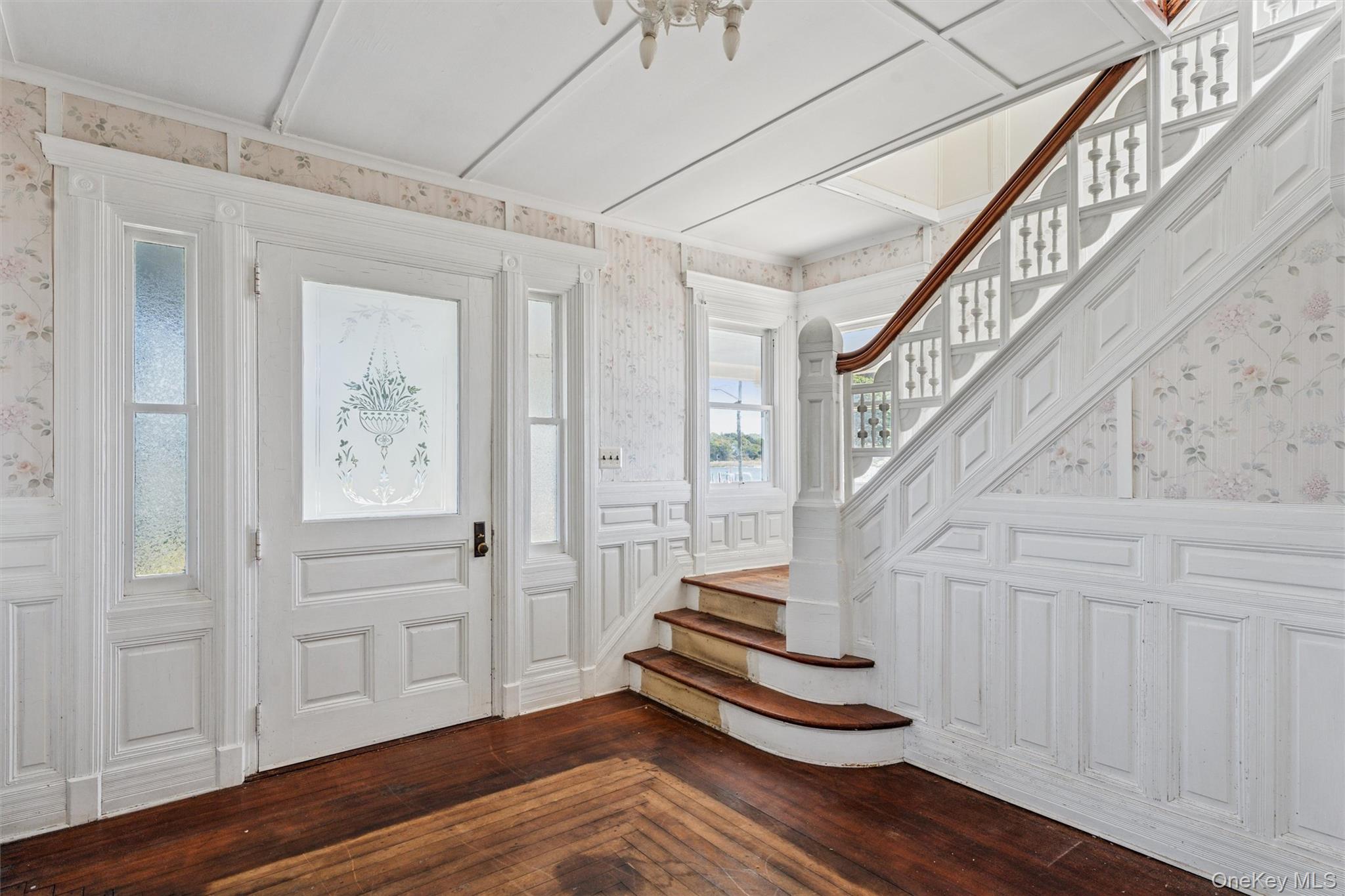 63 S Bay Ave Property Photo 4