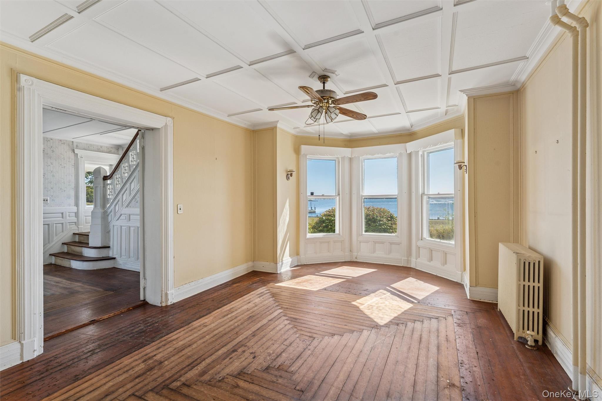 63 S Bay Ave Property Photo 5