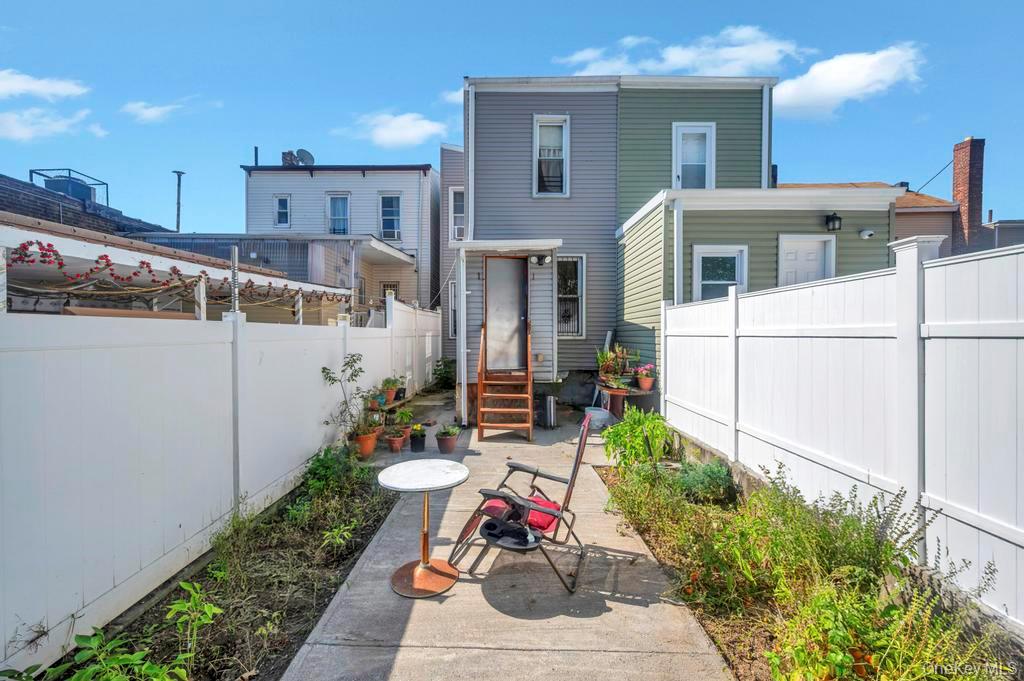 323 Barbey Street Property Photo 7