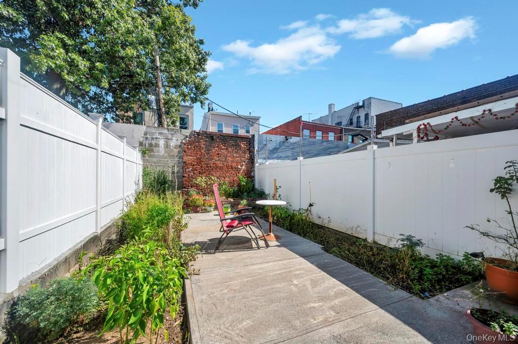 323 Barbey Street Property Photo 8