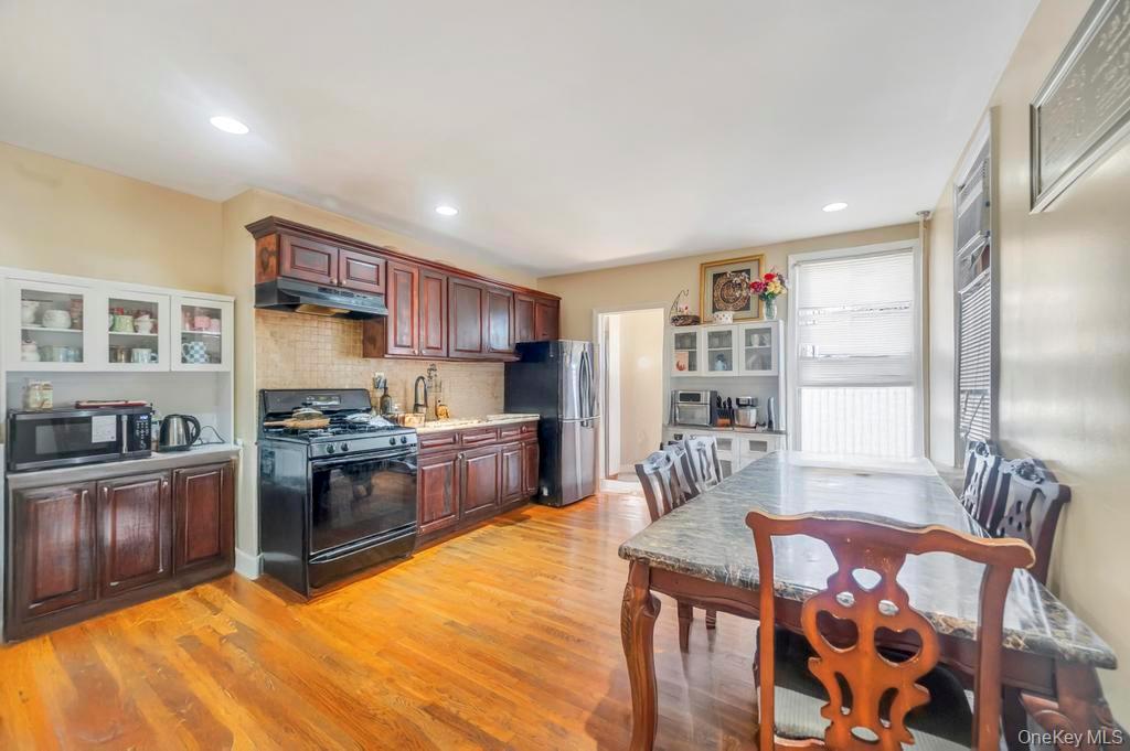 323 Barbey Street Property Photo 17