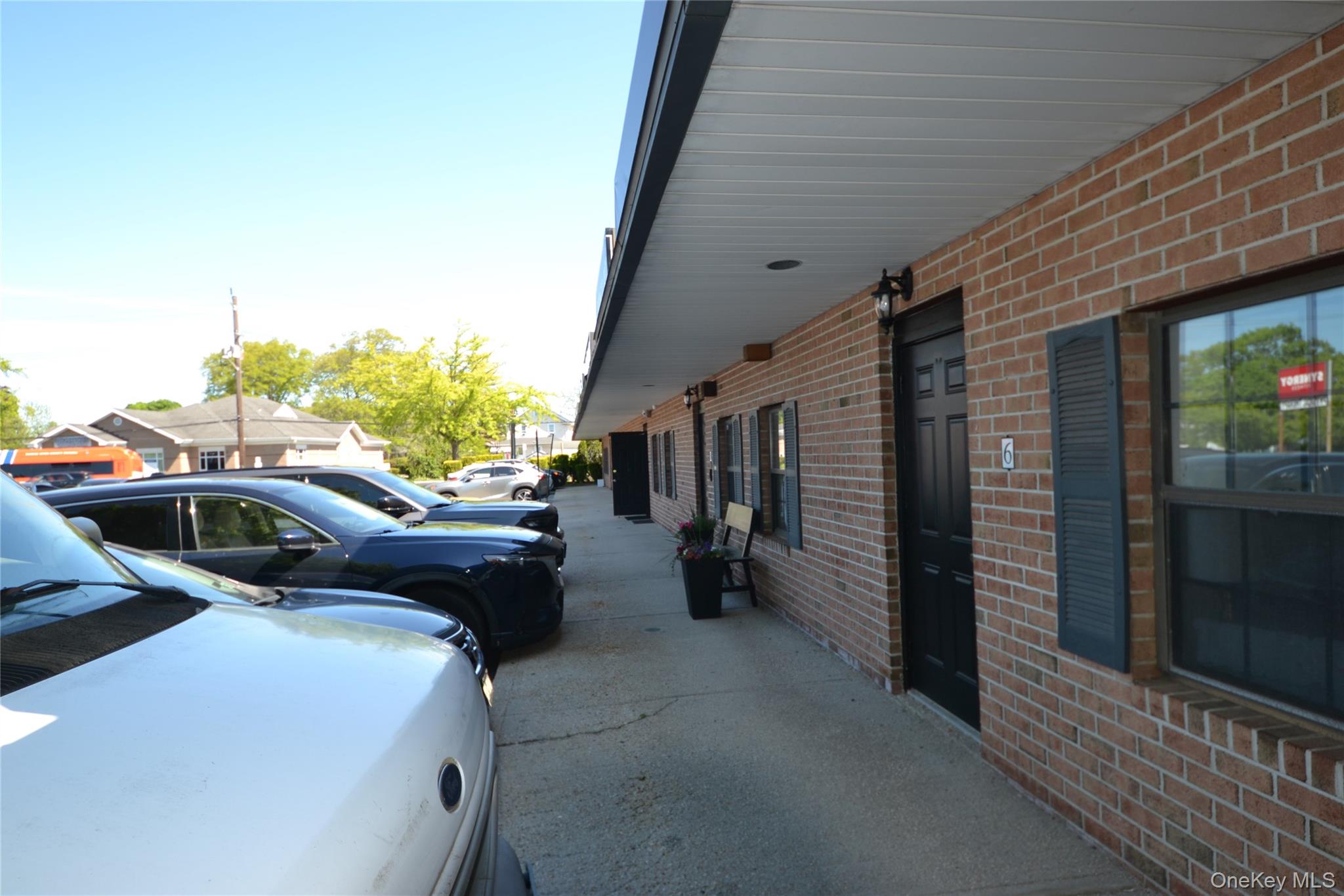 860 Atlantic Avenue Property Photo 6