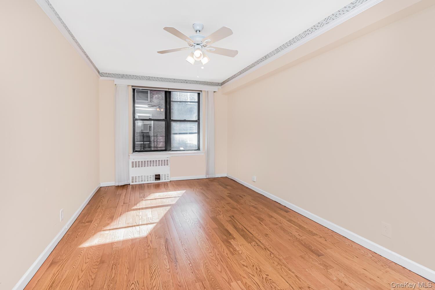 4315 Webster Avenue 1j Property Photo 4