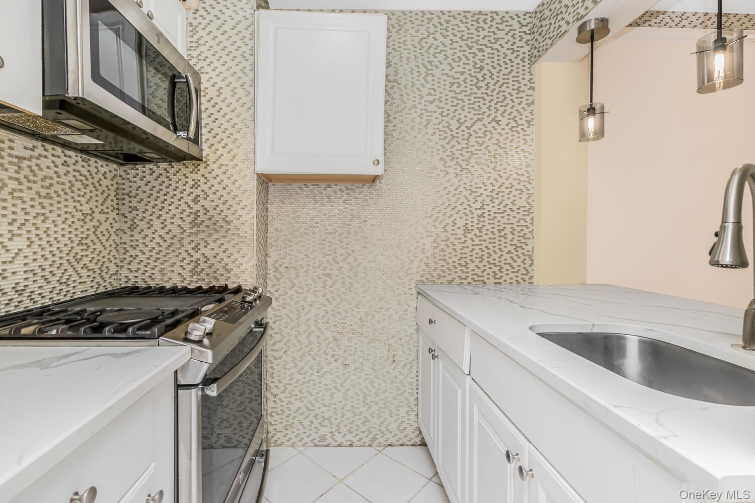 4315 Webster Avenue 1j Property Photo 5