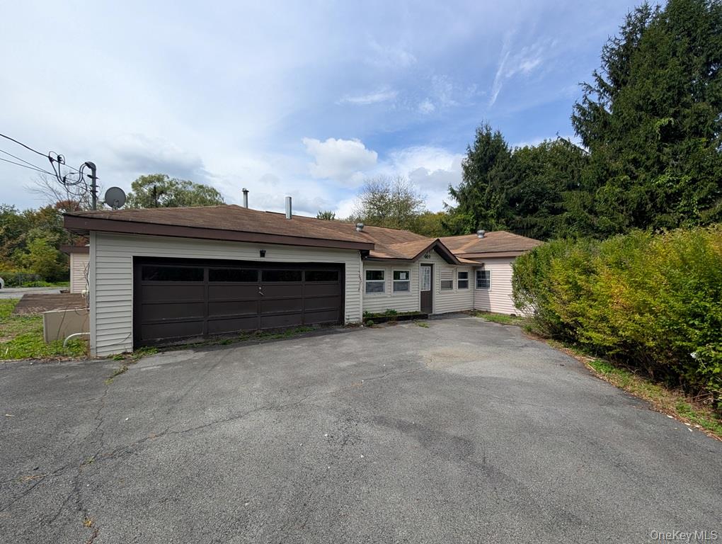 469 Eatontown Road Property Photo 1