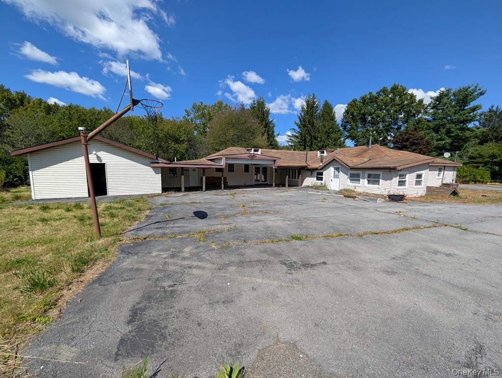 469 Eatontown Road Property Photo 2