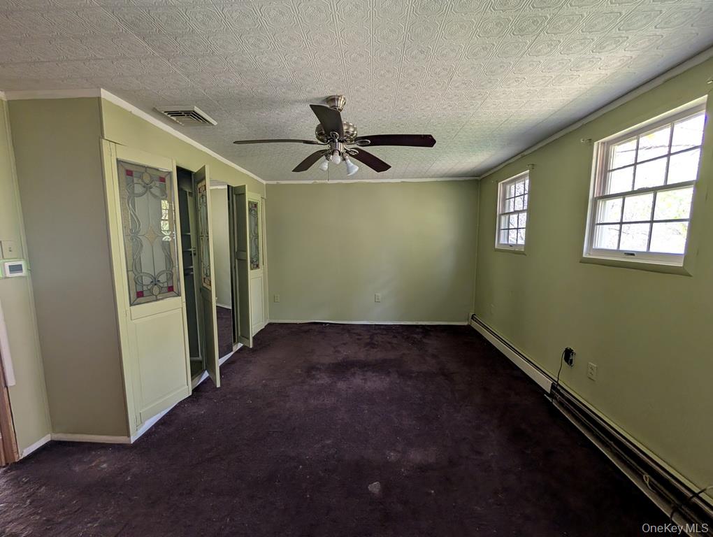 469 Eatontown Road Property Photo 9