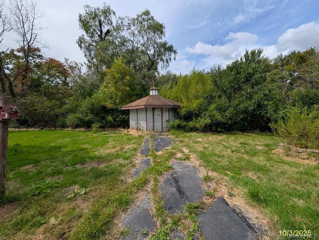 469 Eatontown Road Property Photo 10
