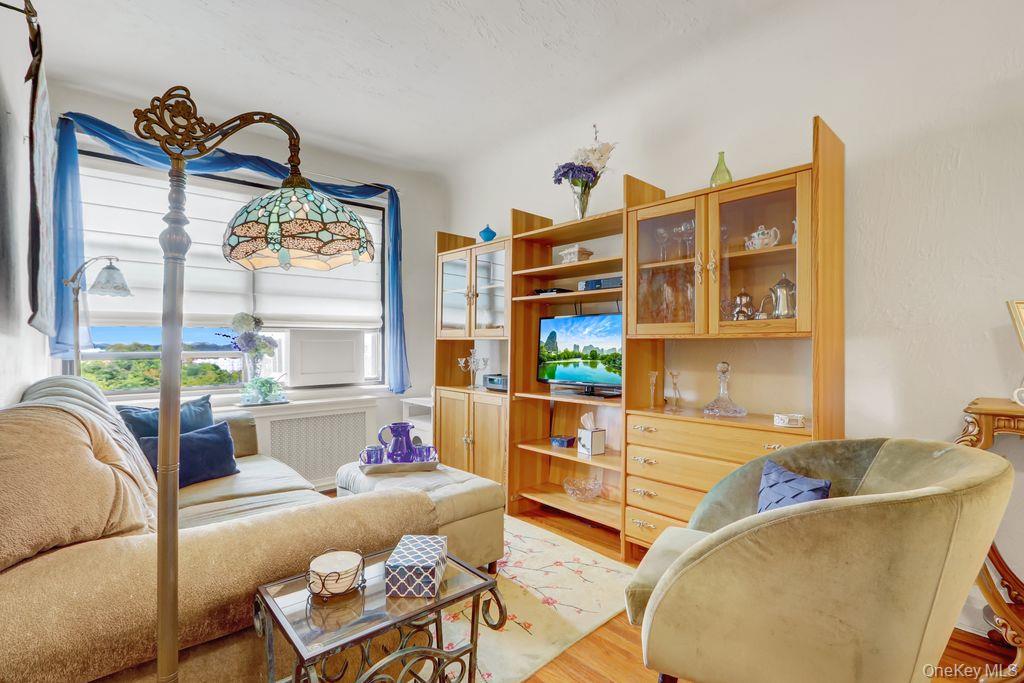 141 Woodmere Boulevard 6e Property Photo 8