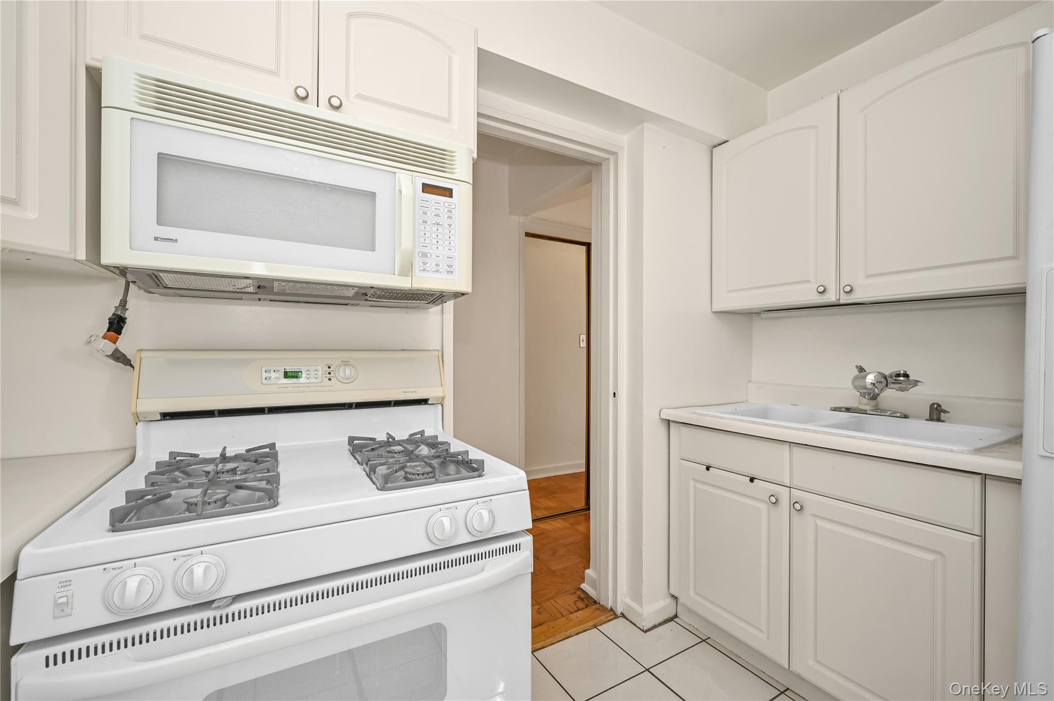 99-10 60ave 1e Property Photo 12