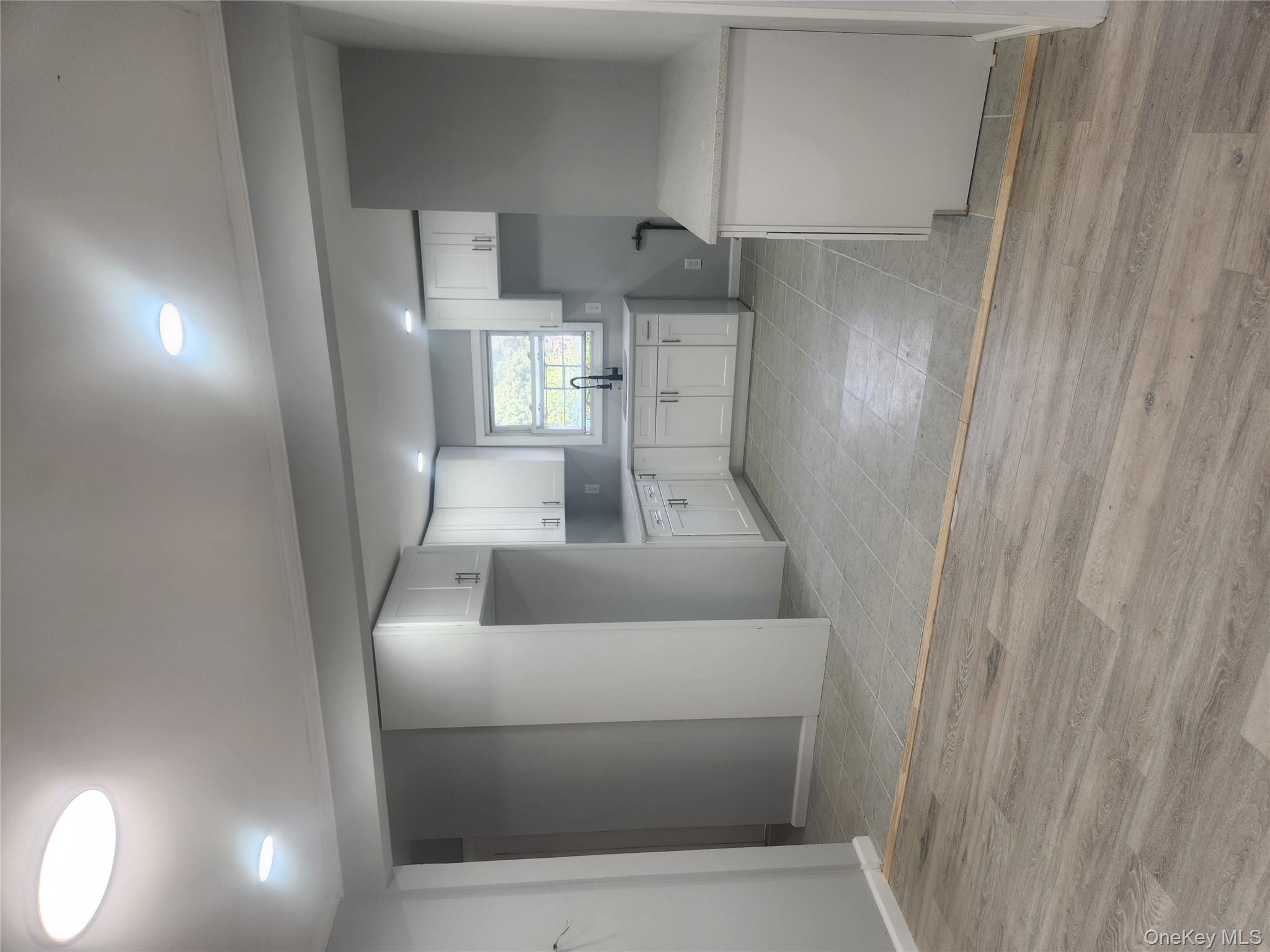 225-19 141 Avenue Property Photo 3