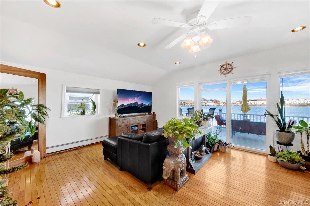 6 Edgewater Park 6d Property Photo 3
