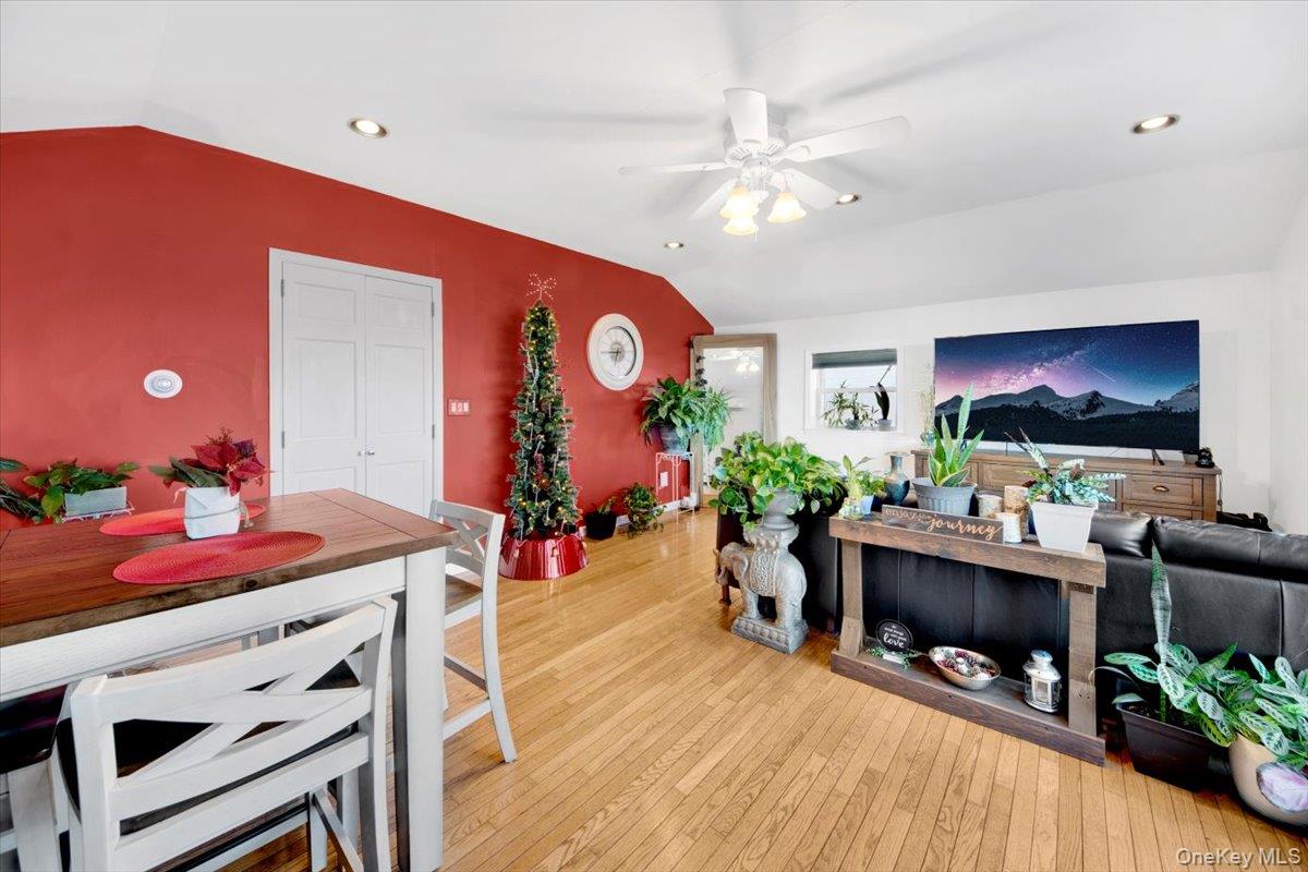6 Edgewater Park 6d Property Photo 4
