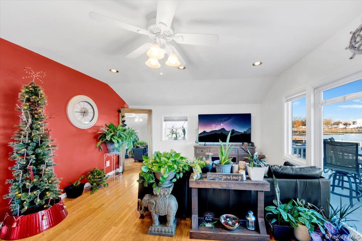 6 Edgewater Park 6d Property Photo 5