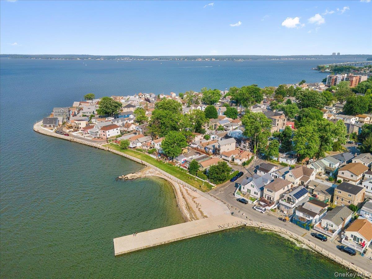6 Edgewater Park 6d Property Photo 23