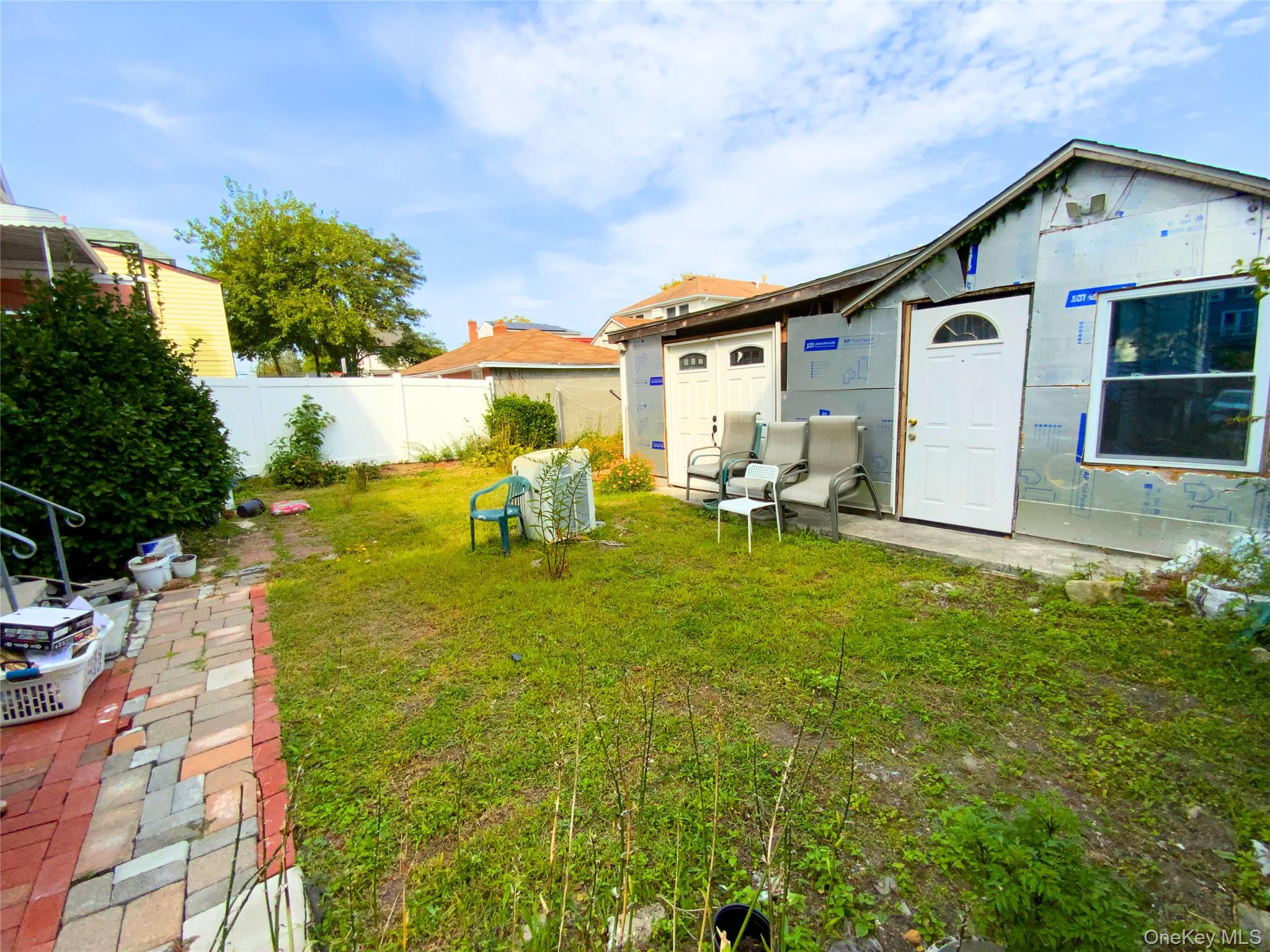 552 Beach 68th Street Property Photo 4