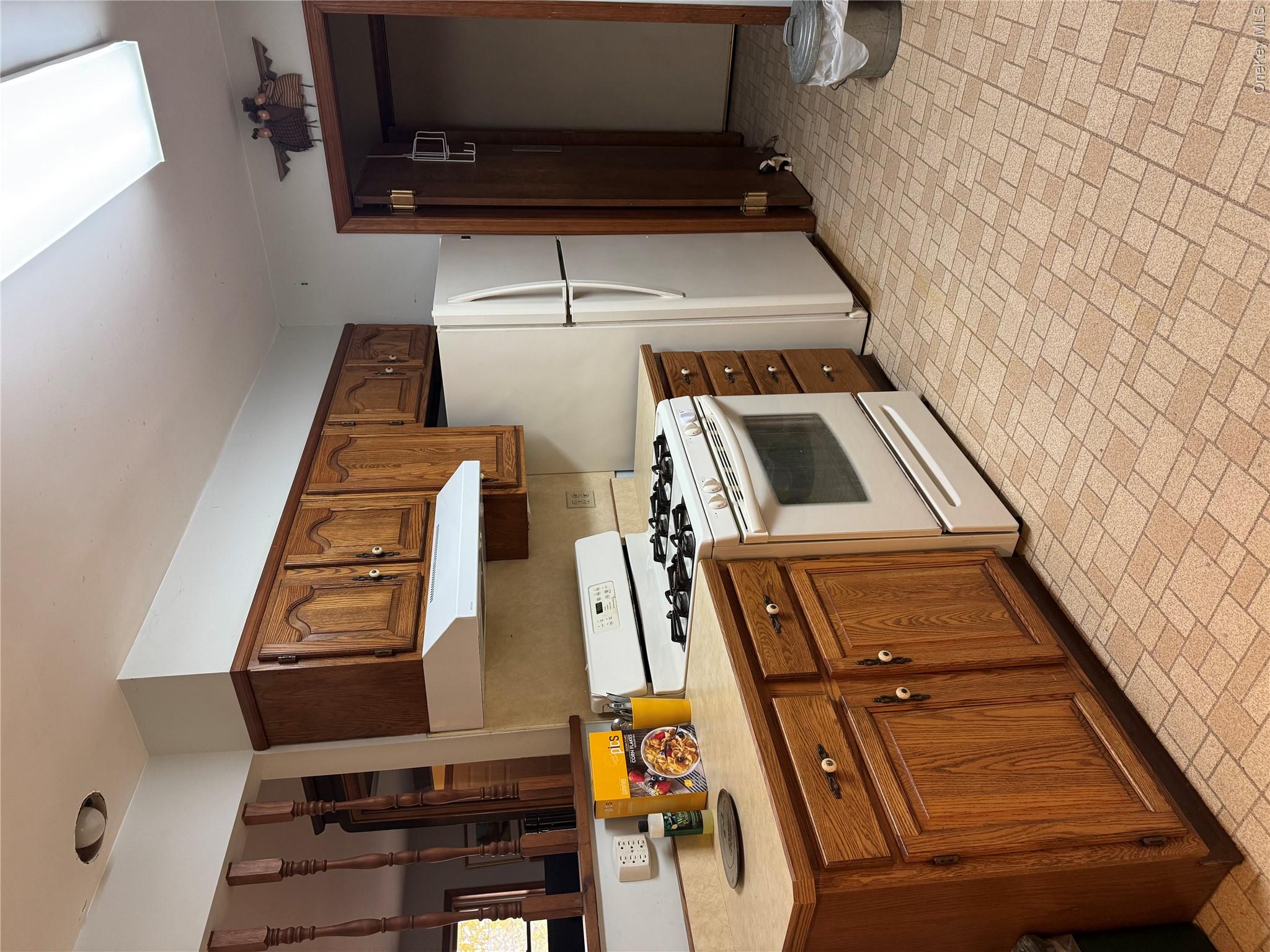 180 West Street Property Photo 7