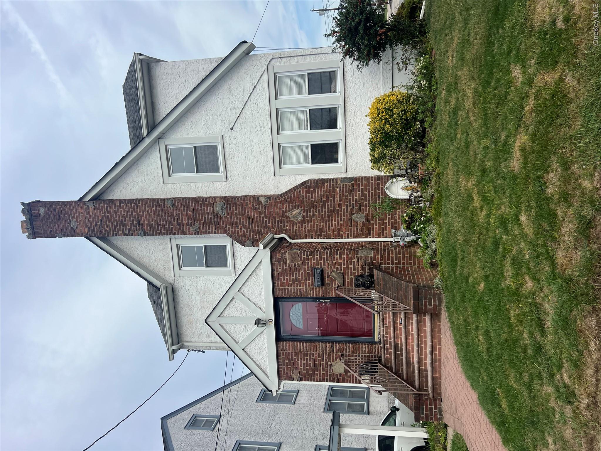 90 Pearsall Avenue Property Photo 4