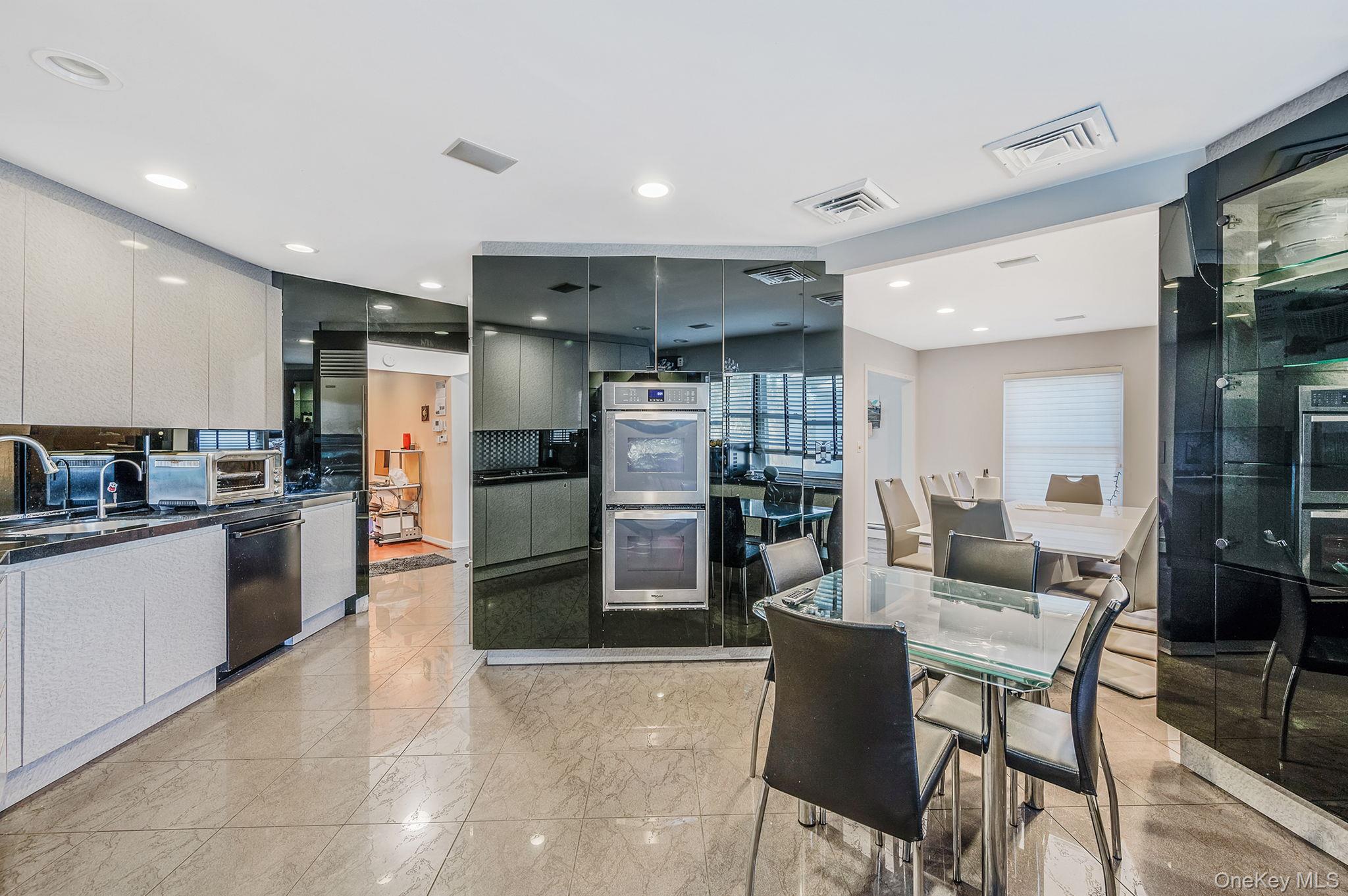 19 Dumond Place Property Photo 6