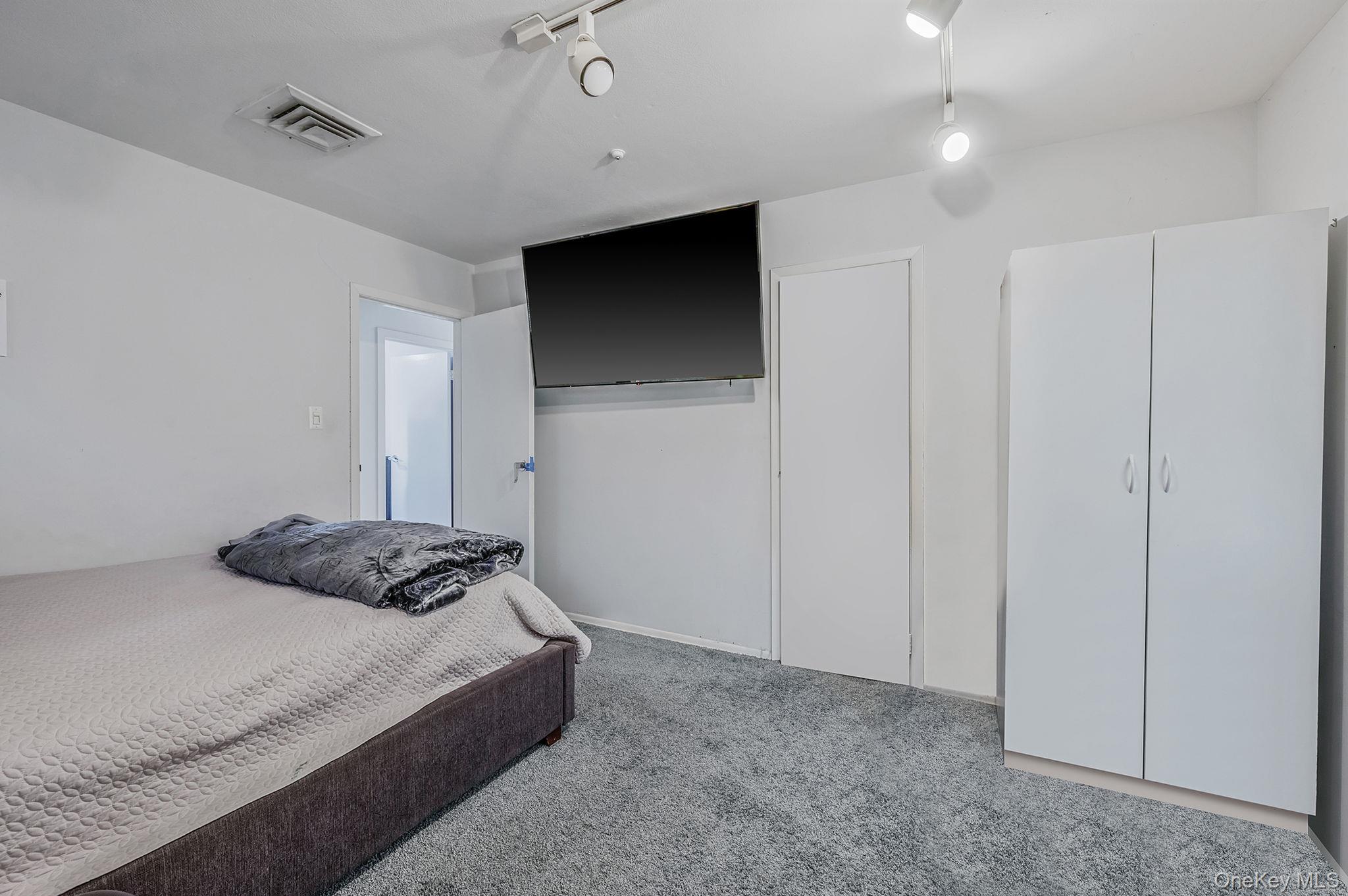 19 Dumond Place Property Photo 27