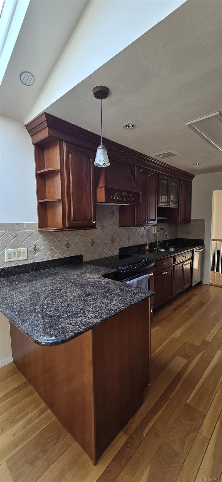 374 Vermont Avenue Property Photo 3