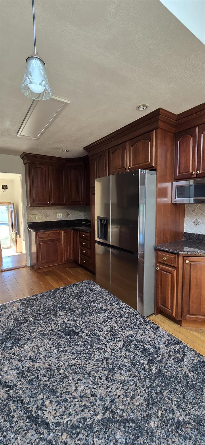 374 Vermont Avenue Property Photo 4