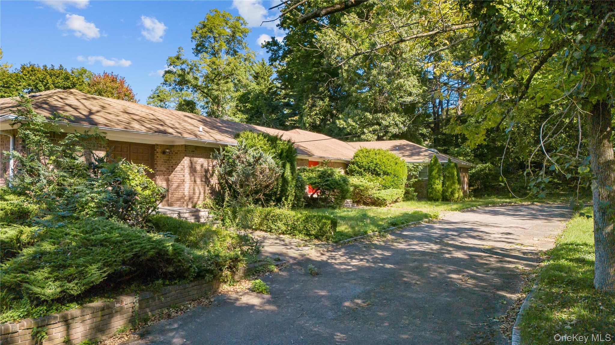 169 Middle Neck Road Property Photo 8