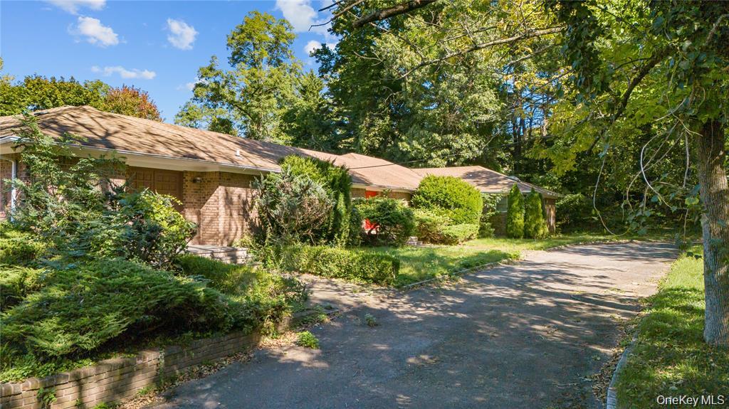 169 Middle Neck Road Property Photo 8