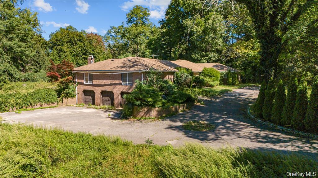 169 Middle Neck Road Property Photo 9