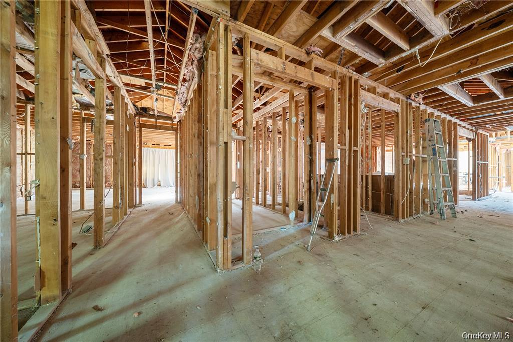 169 Middle Neck Road Property Photo 12