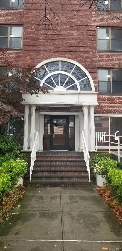 2140 Knapp Street 4c Property Photo 1
