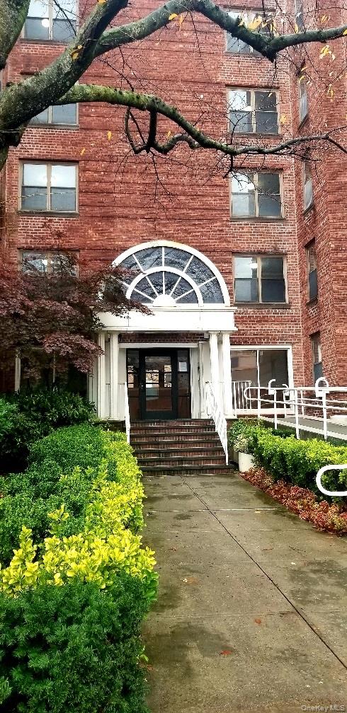 2140 Knapp Street 4c Property Photo 2