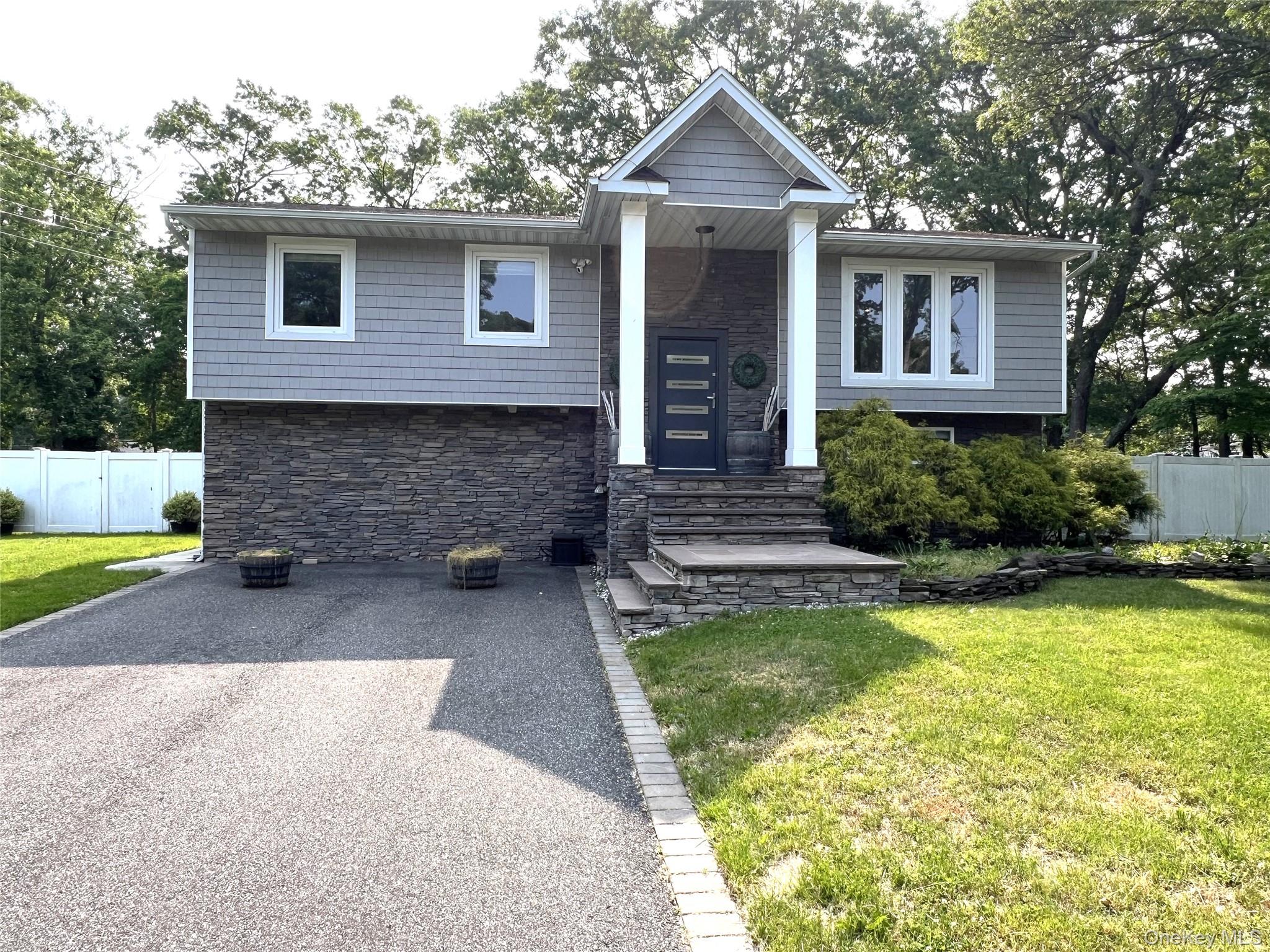 35 Junard Boulevard Property Photo 1