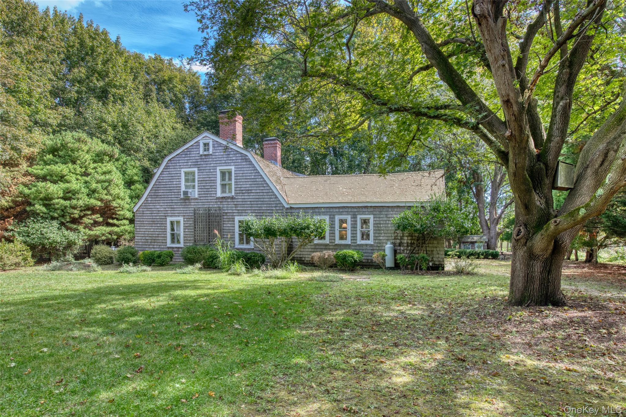 240 August Lane Property Photo 2