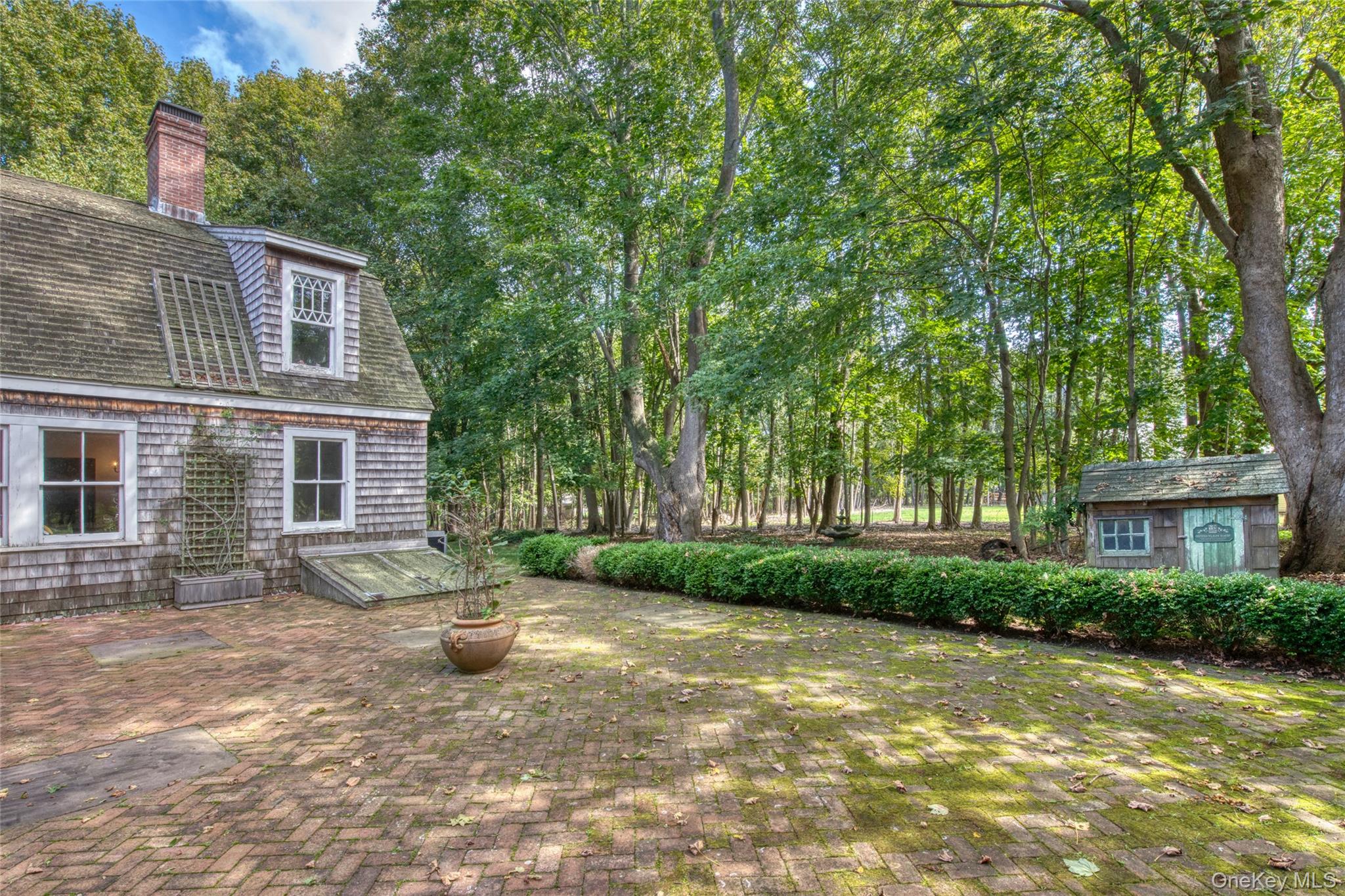 240 August Lane Property Photo 16