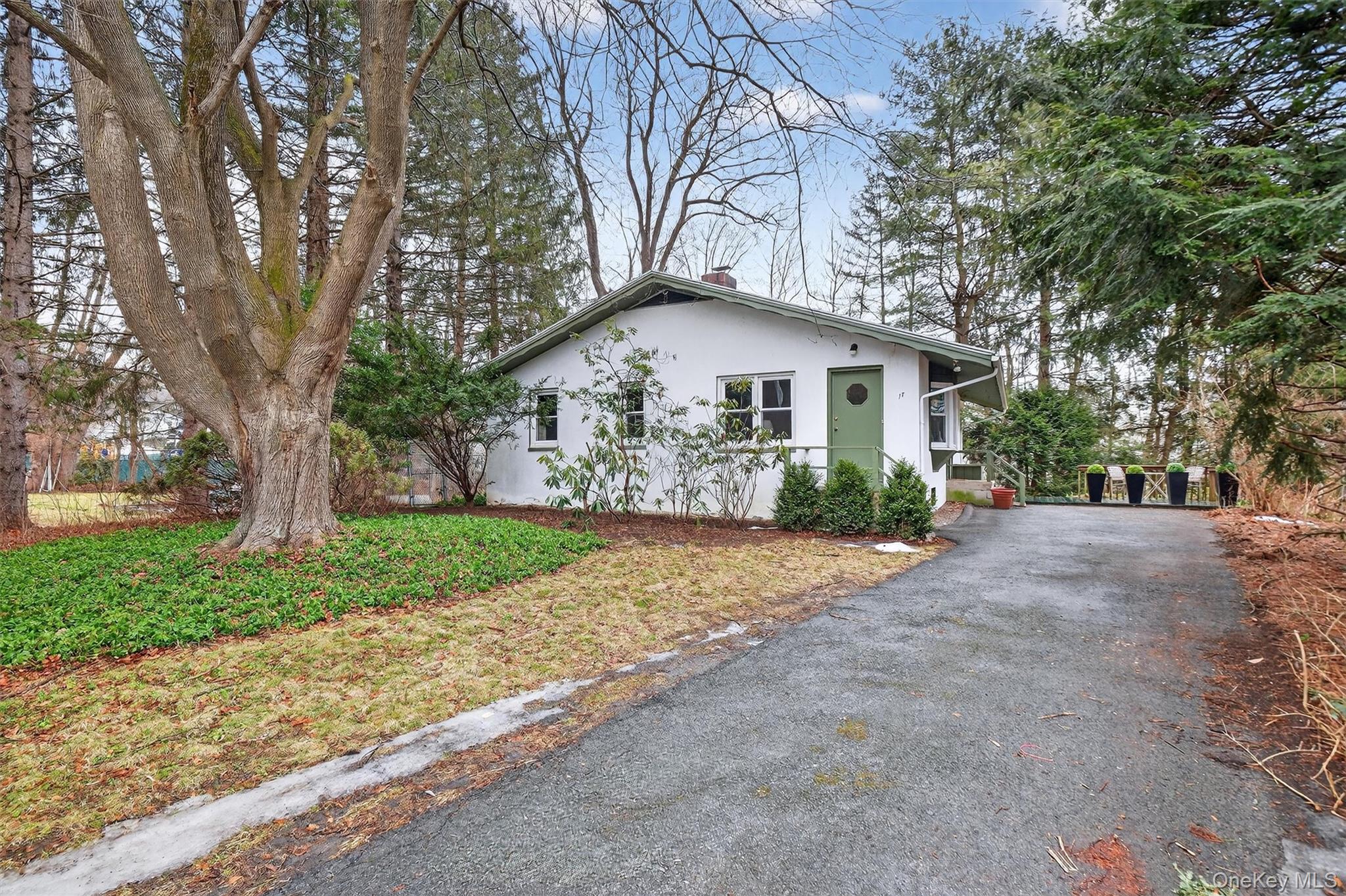 17 Townsend Boulevard Property Photo 3