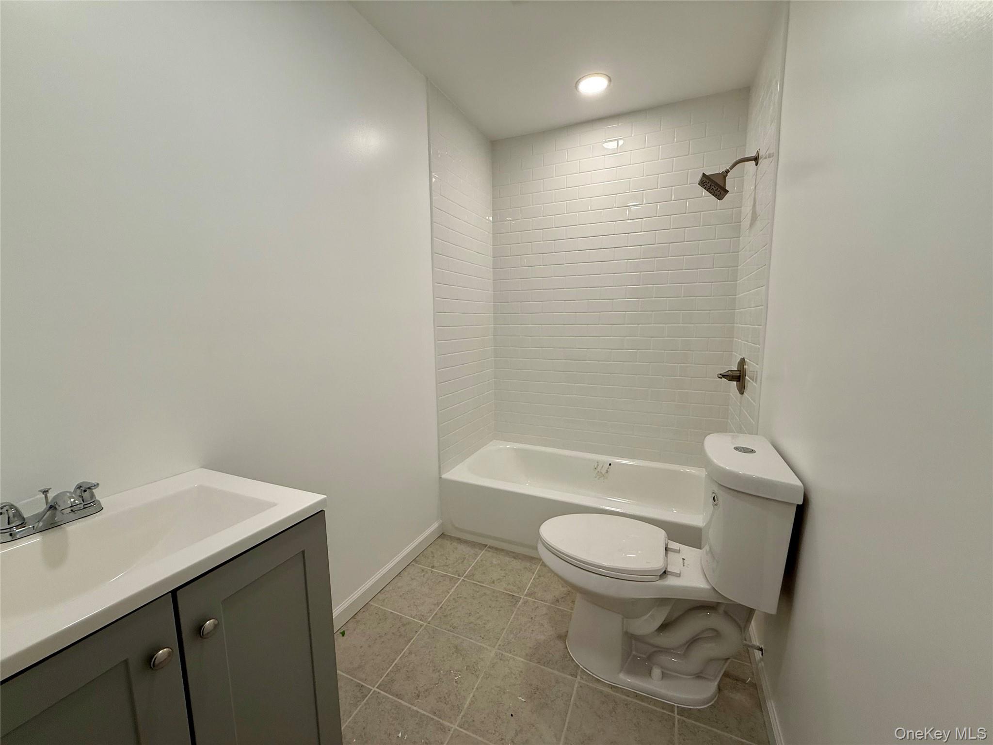 172 Front Street 172 Property Photo 9