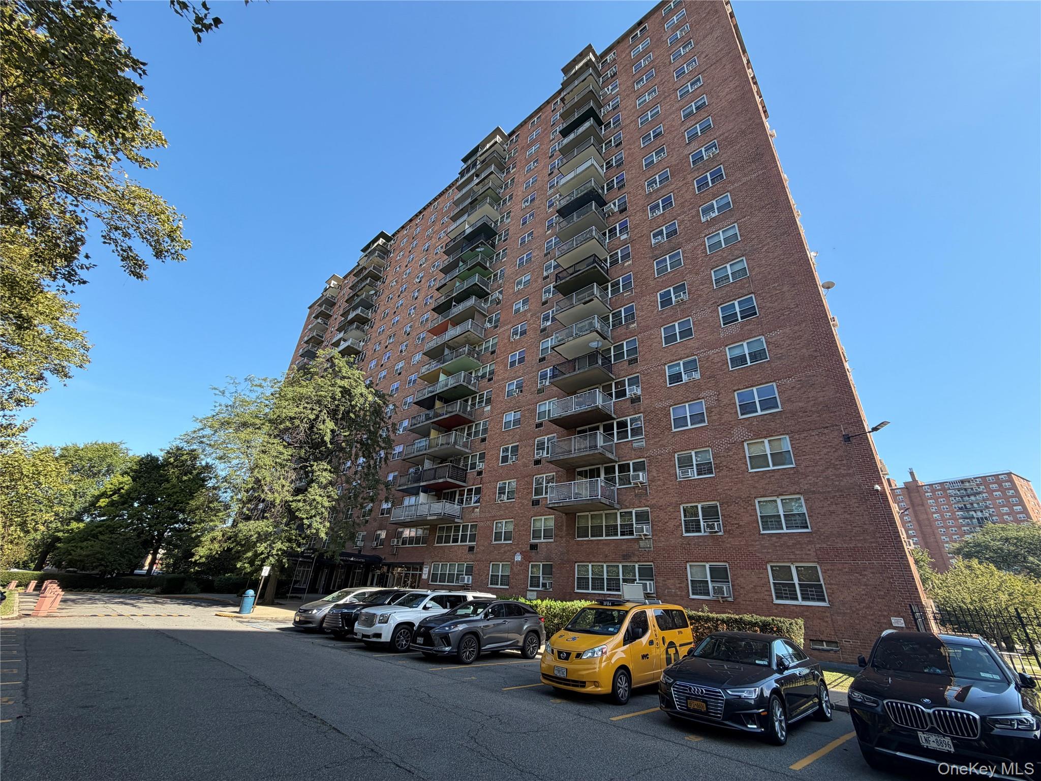 880 Boynton Avenue 8m Property Photo 2