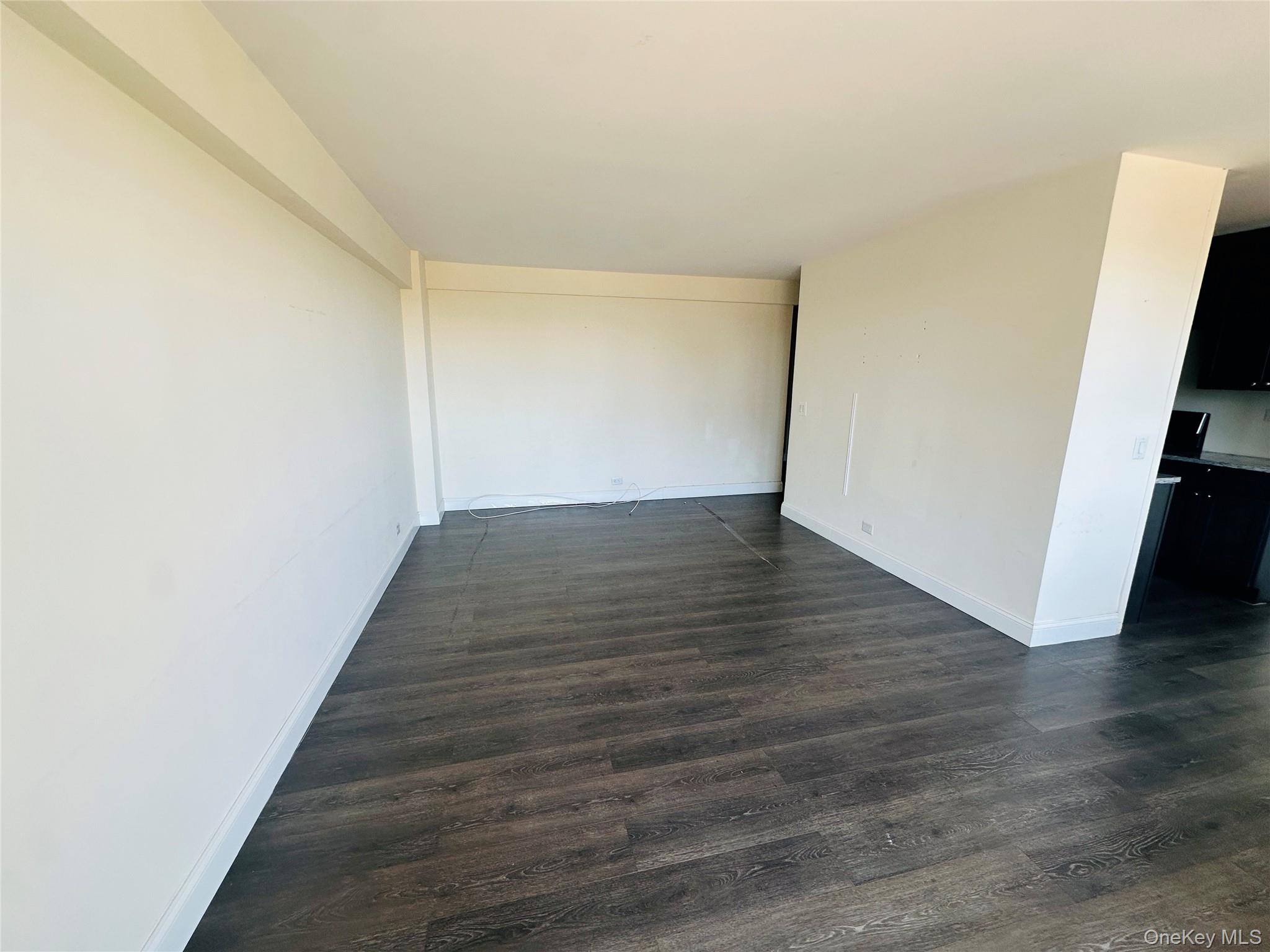 880 Boynton Avenue 8m Property Photo 6