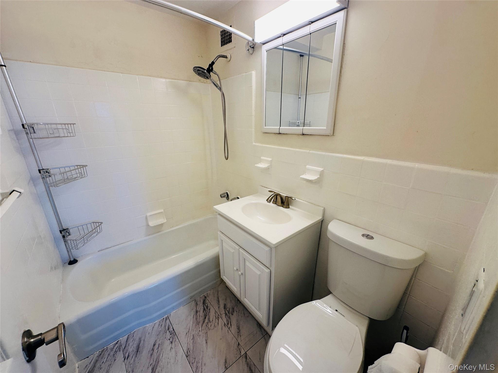 880 Boynton Avenue 8m Property Photo 10