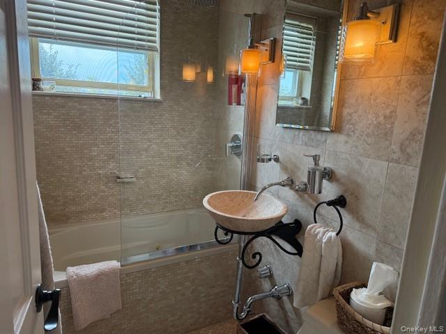 5700 Arlington Avenue 4v Property Photo 3